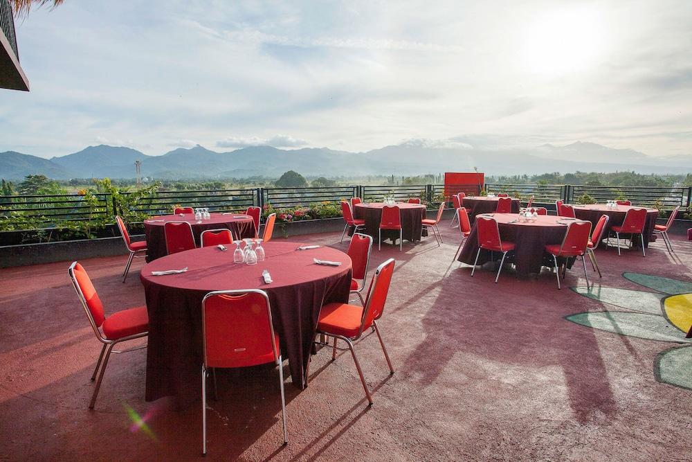 Pratama Hotel & Convention Mataram Exterior photo