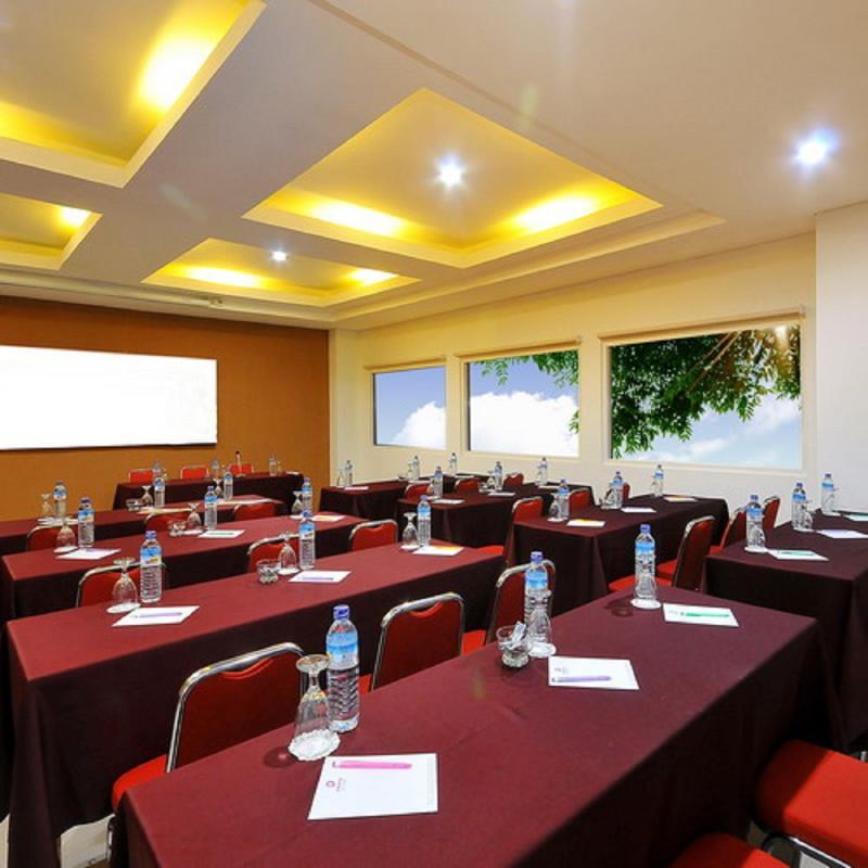 Pratama Hotel & Convention Mataram Exterior photo
